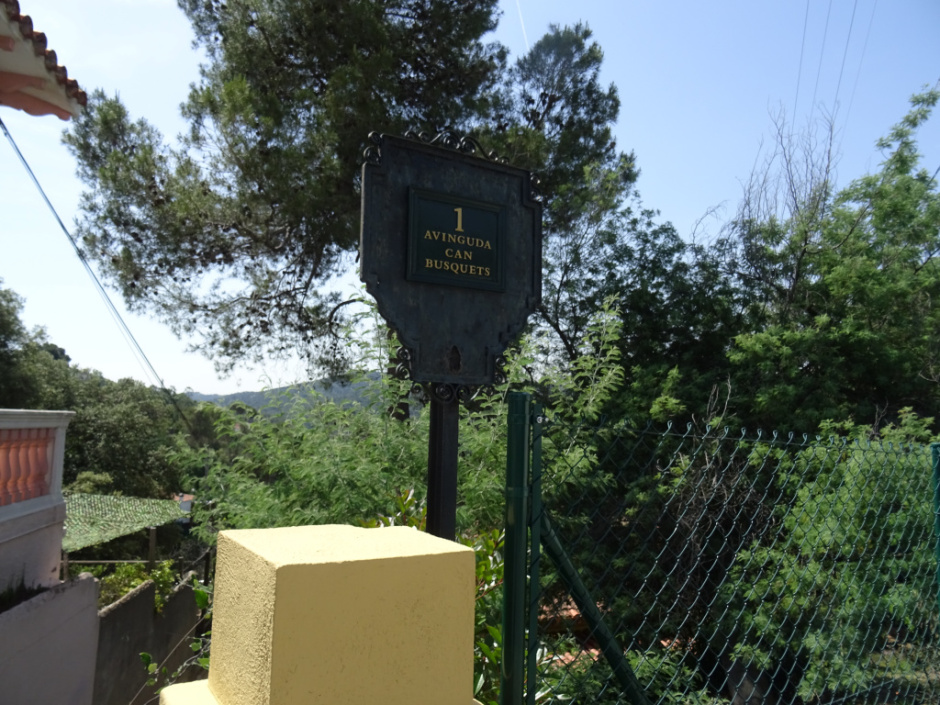 Placa de l'Avinguda de Can Busquets