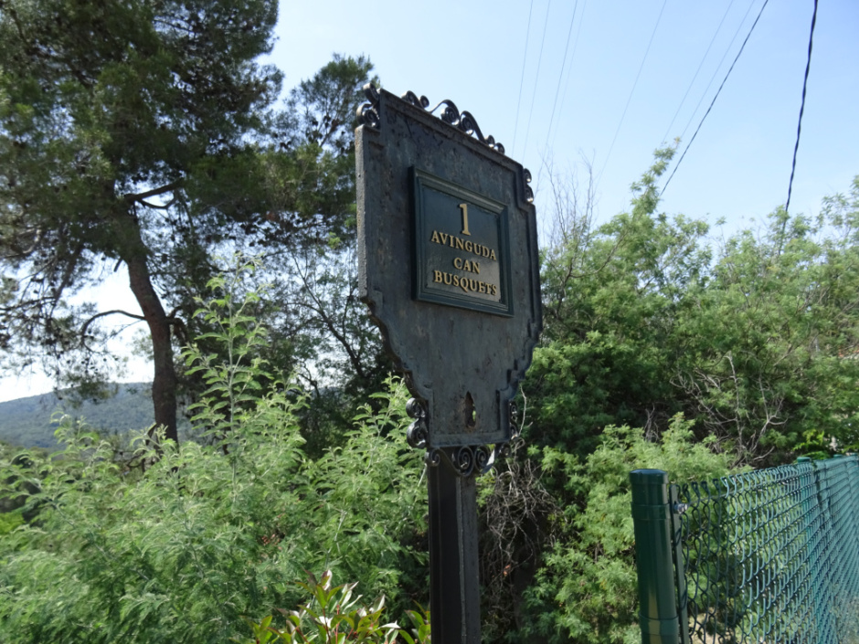 Placa de l'Avinguda de Can Busquets