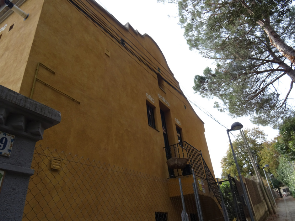 Façana principal del xalet al passatge Sant Julià número 9.