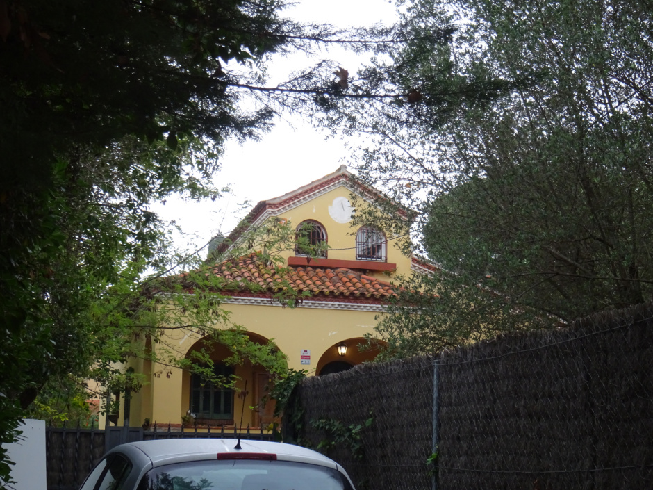 Rellotge de sol del passeig del Crisantem número 8.