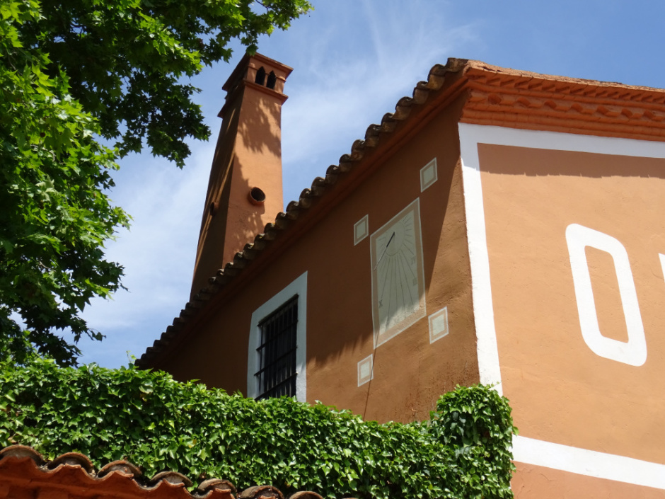 Rellotge de sol de Can Majó (Masia Rosàs) façana lateral