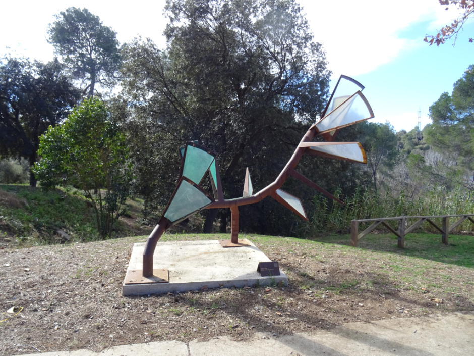Monument "Hèlix" a la plaça de les Ones.