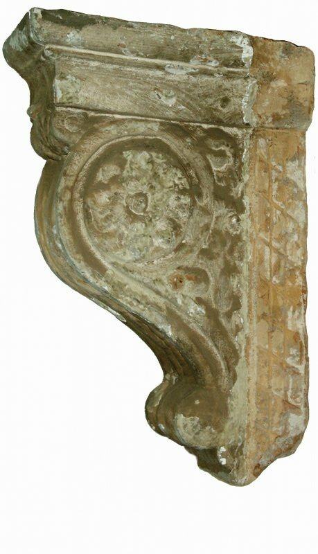 Mènsula ceràmica decorativa del carrer Major número 31 (Museus de Sant Cugat)