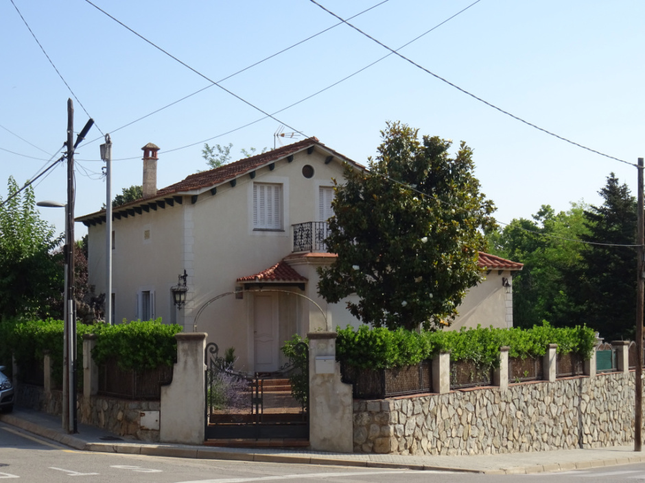 Casa de l'avinguda Can Monmany números 24 - 30