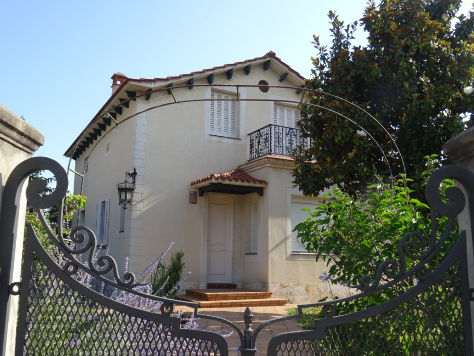 Casa de l'avinguda Can Monmany números 24 - 30