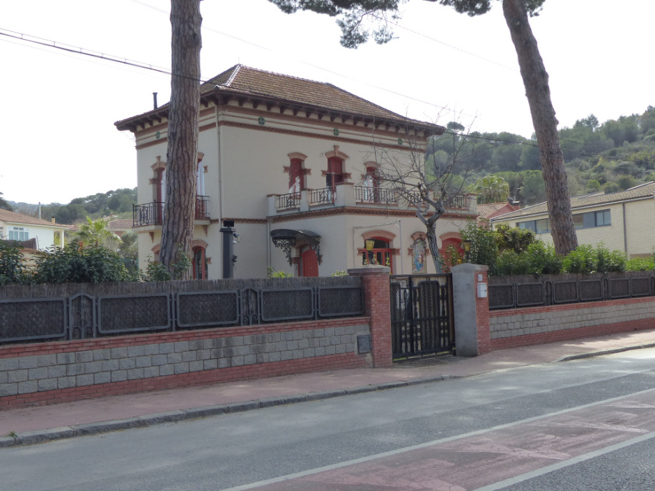 Vista general en relació a la trama urbana.