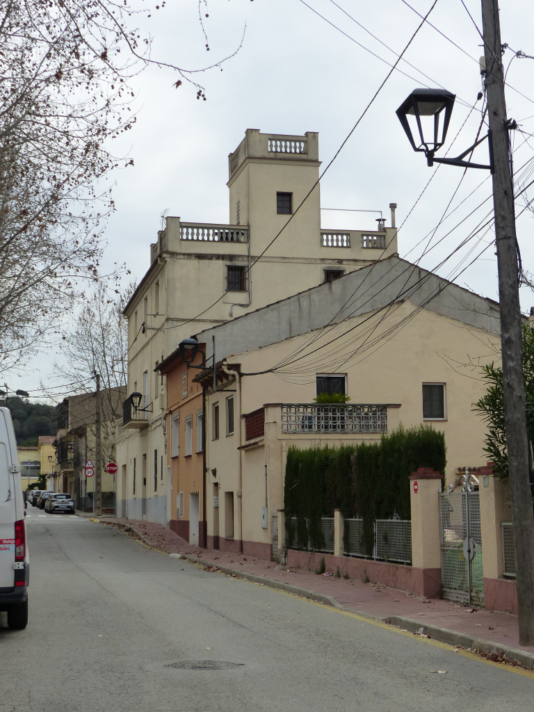 Vista general en relació a la trama urbana.