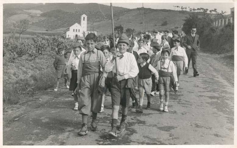 Caramelles a Sant Fost. Fons Josep Molas Rupelo ACVO100-16. Data: 1950-1959