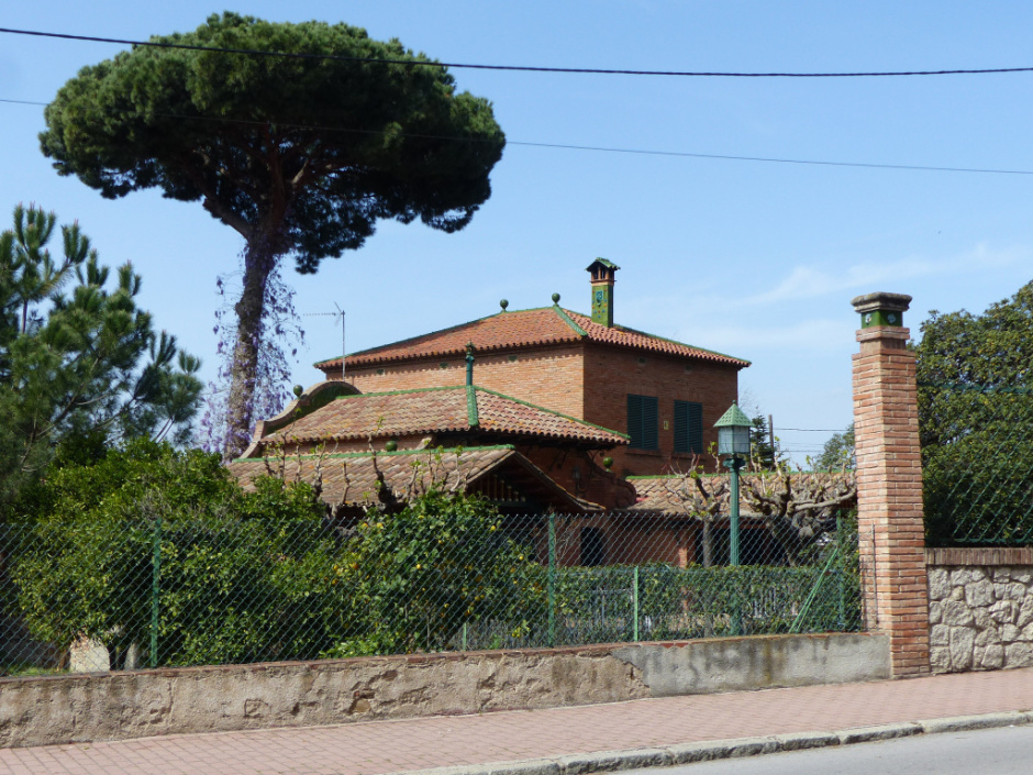 Vista general en relació a la trama urbana.