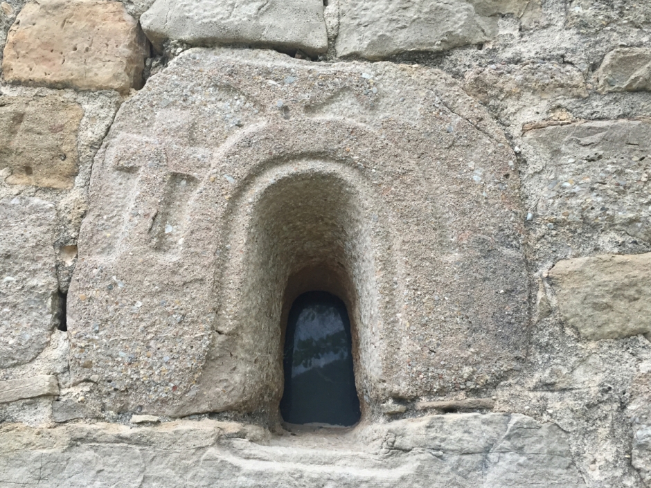 Detall finestra Sant Esteve de Tubau
