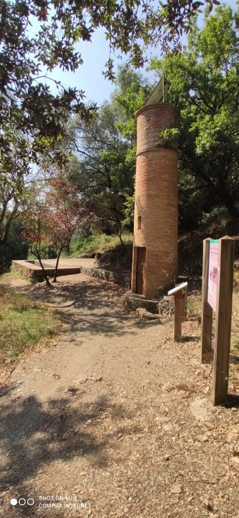 Vista del camí a l'altura de la font.