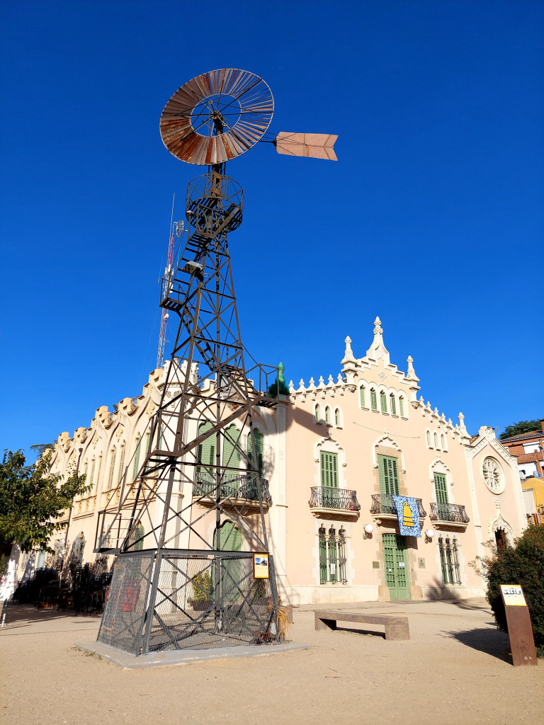 Vista detall façana principal.