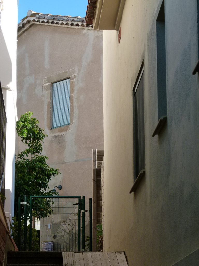 Vista detall de la façana.