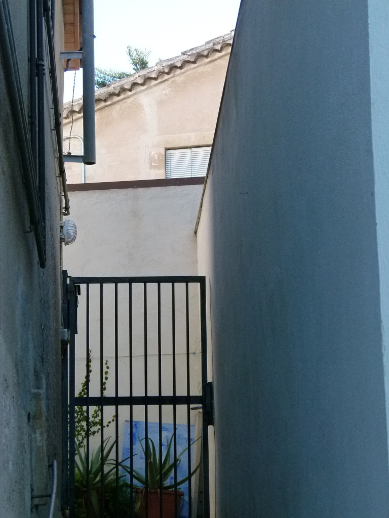 Vista detall de la façana.