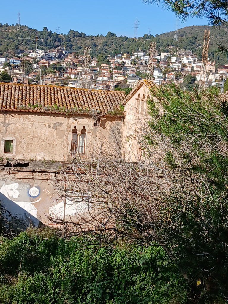 Vista general de l'emplaçament de la finestra gòtica.