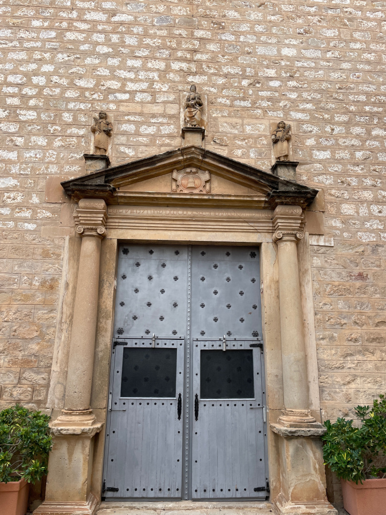 Vista detall de la porta.