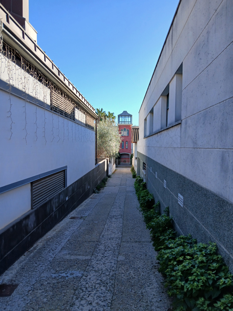 Vista general de l'emplaçament al fons del passatge.