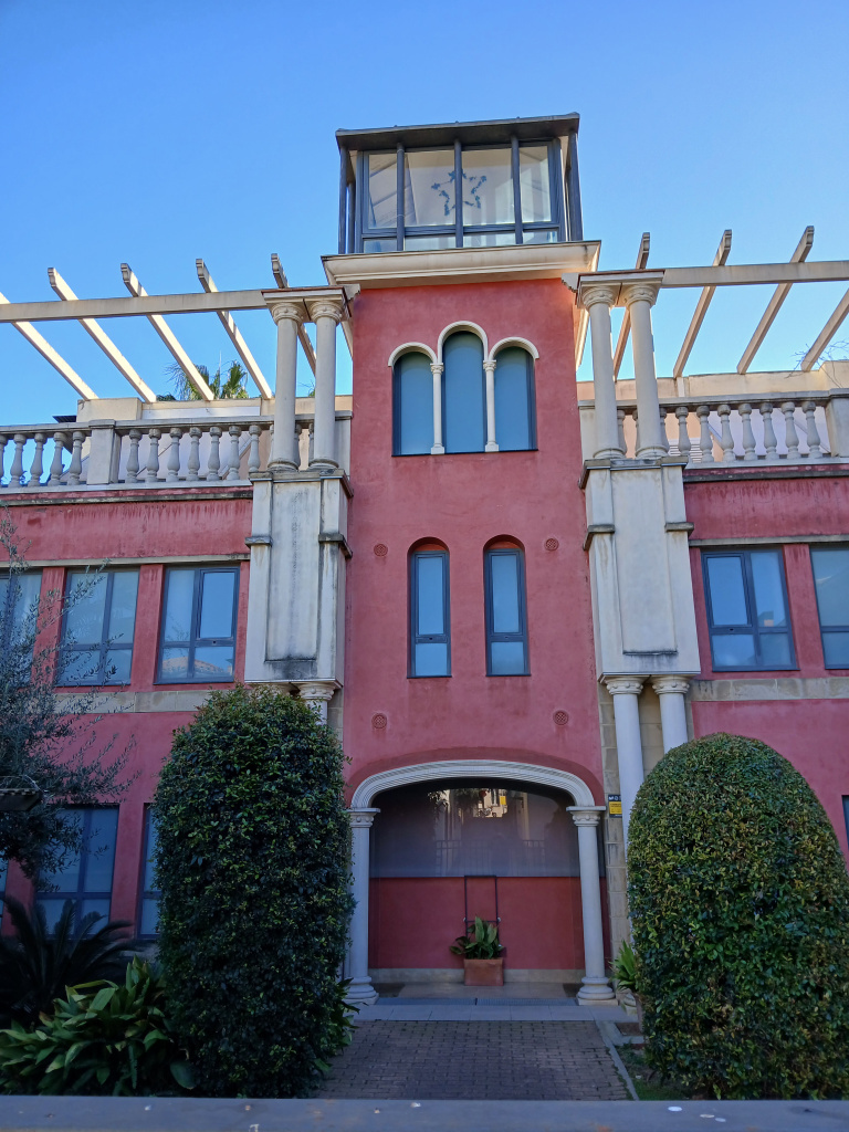 Vista detall de la façana