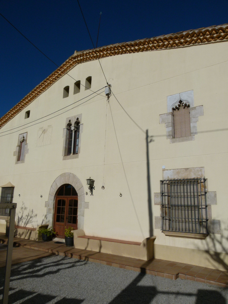 Vista detall de la façana.