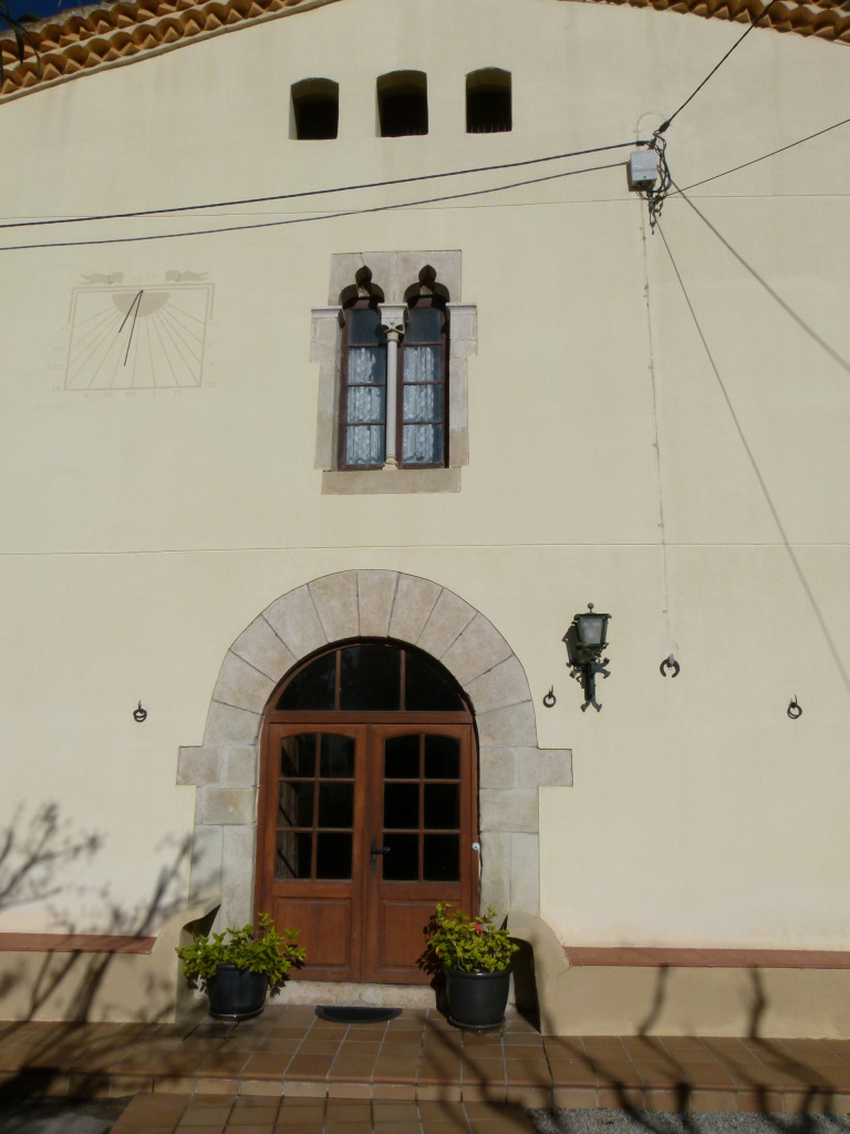 Vista detall de la façana