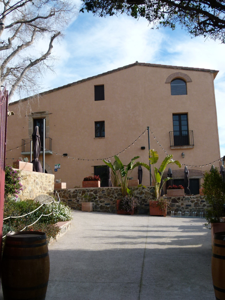 Vista detall de la façana.