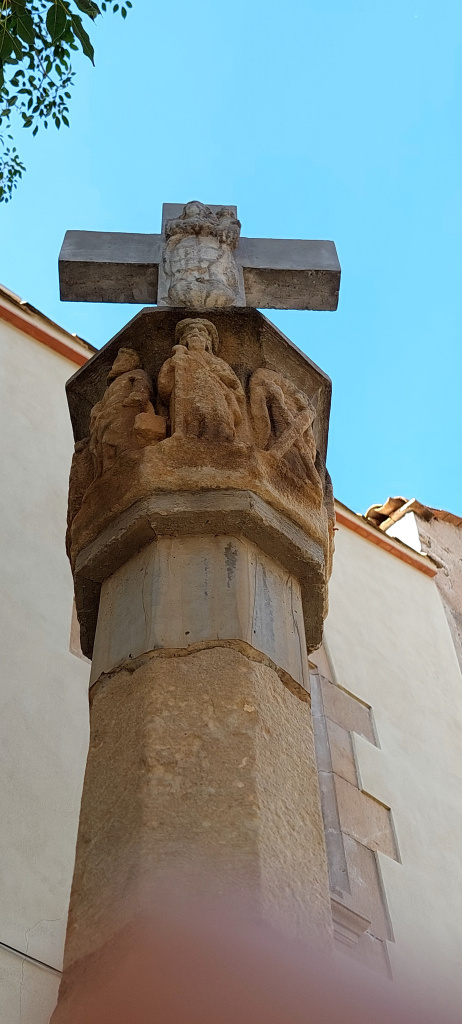 Detall del frontal de la creu i la magolla. 