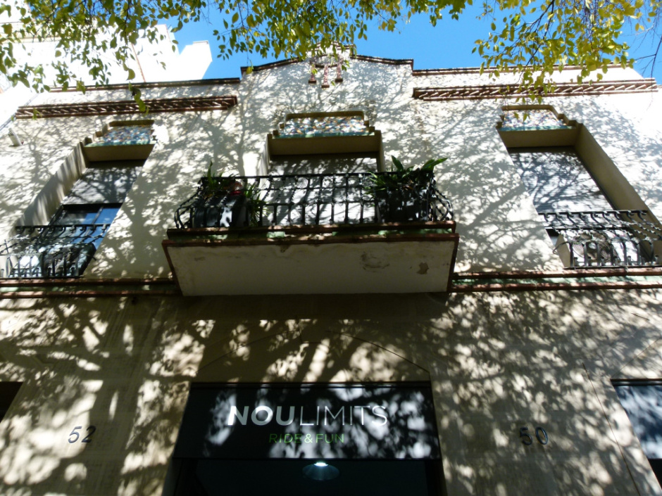 Vista detall de la façana. 