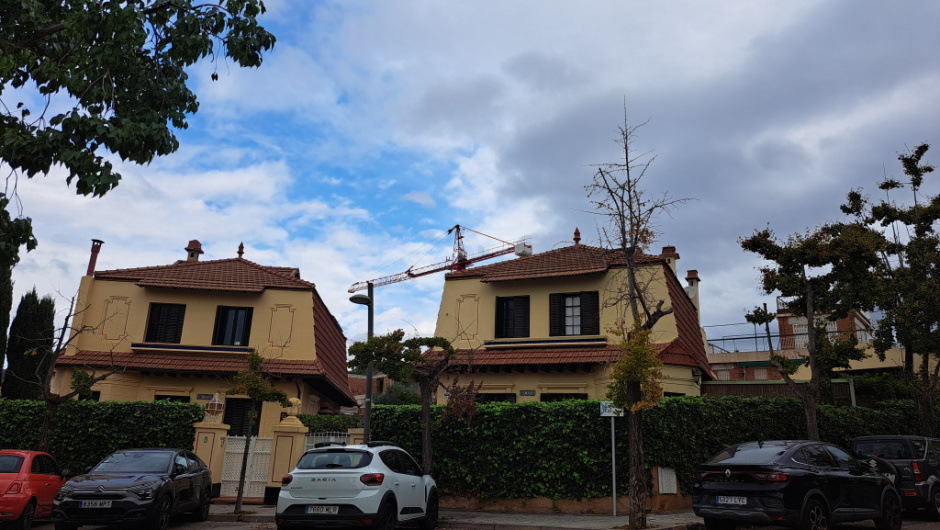 Vista general de dues cases del conjunt.