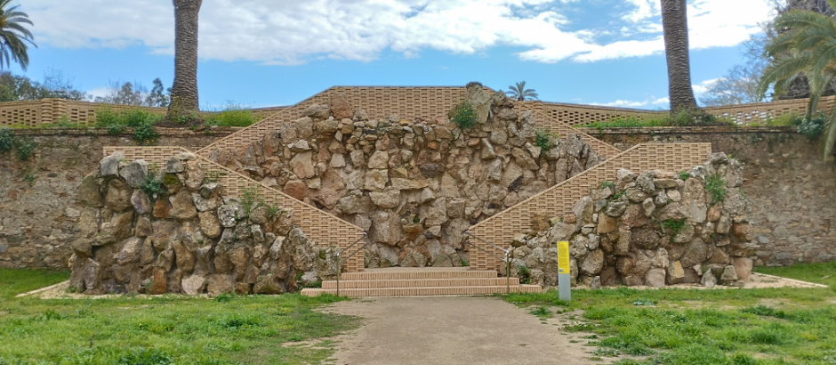 Vista de l'antiga escalinata del palau.