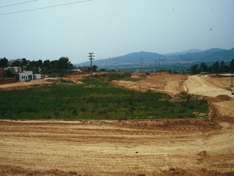 Vista del jaciment arqueològic l'any 1986. (Autor: Joaquim Folch. Font: Arxiu Àrea de Coneixement i Recerca DGPC).