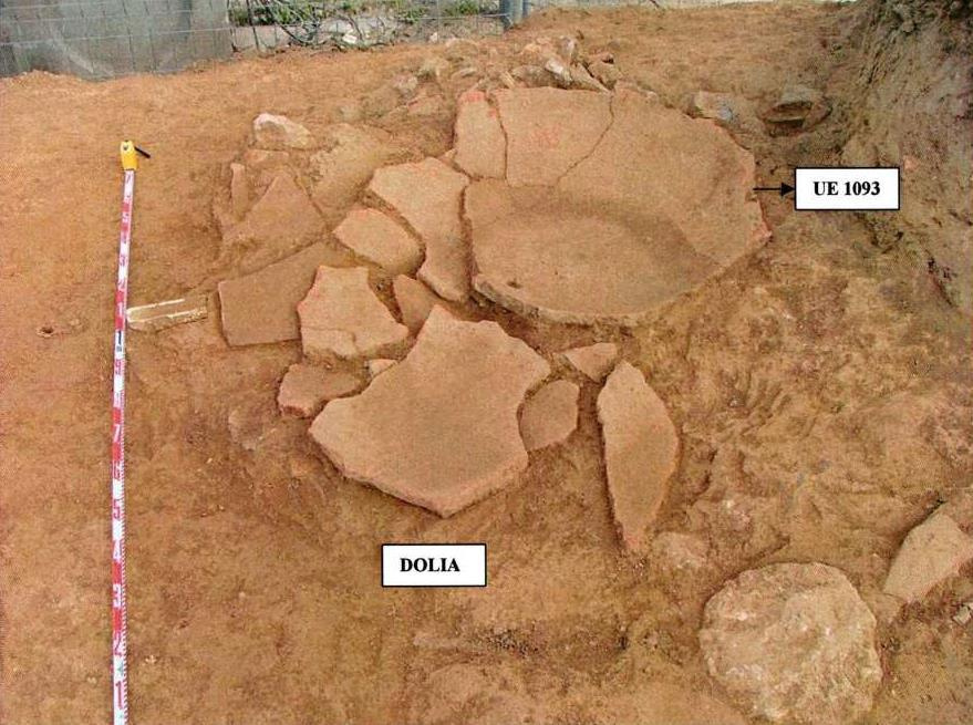 Doli excavada a la intervenció arqueològica 2003-2004. (Autor: Damià Griñó. Font: Arxiu Àrea de Coneixement i Recerca DGPC).