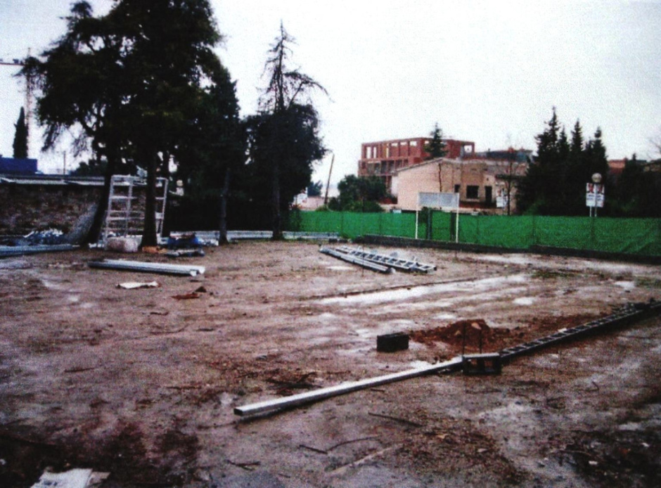 Vista general del solar excavat l'any 2004. (Autora: Josefa Huertas. Font: Arxiu Àrea de Coneixement i Recerca DGPC).