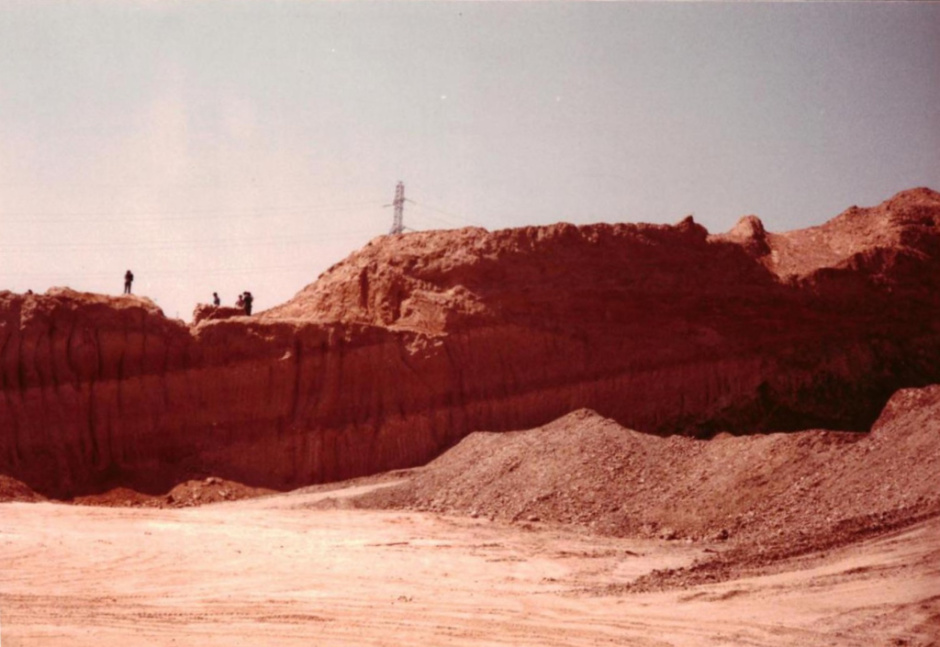 Vista general de l'emplaçament del jaciment l'any 1985. (Autors: Josep Barberà, Jordi Cotadella. Font: Arxiu Àrea de Coneixement i Recerca DGPC).