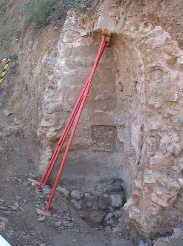 Carcabà durant l'excavació arqueològica de l'any 2007-2008. (Autora: Laura Arias. Font: Arxiu Àrea de Coneixement i Recerca DGPC).