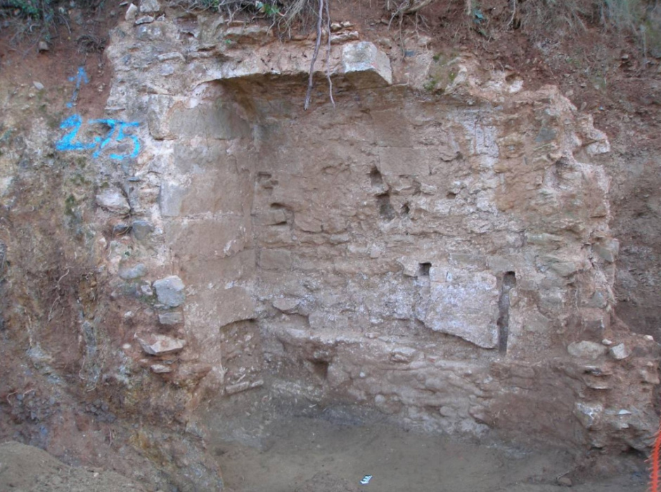 Carcabà durant l'excavació arqueològica de l'any 2007-2008. (Autora: Laura Arias. Font: Arxiu Àrea de Coneixement i Recerca DGPC).