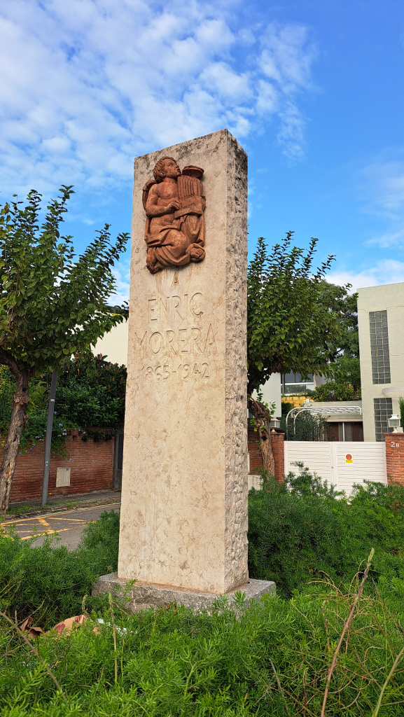 Vista frontal del monument.