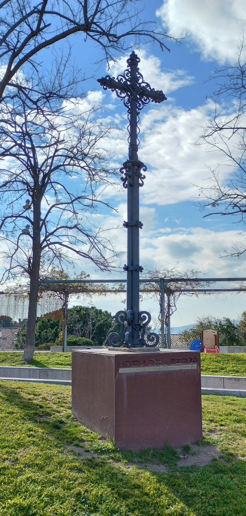 Vista lateral de la creu.