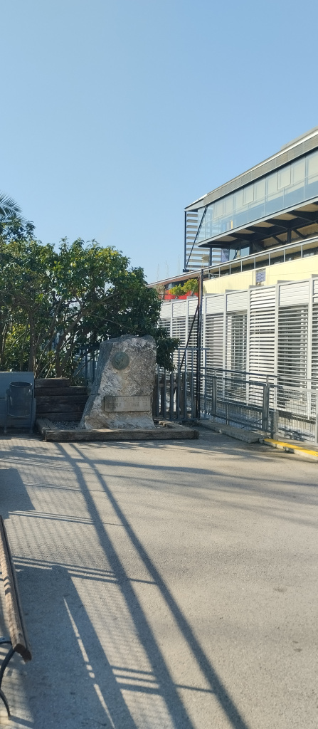 Vista general de l'emplaçament del monòlit.