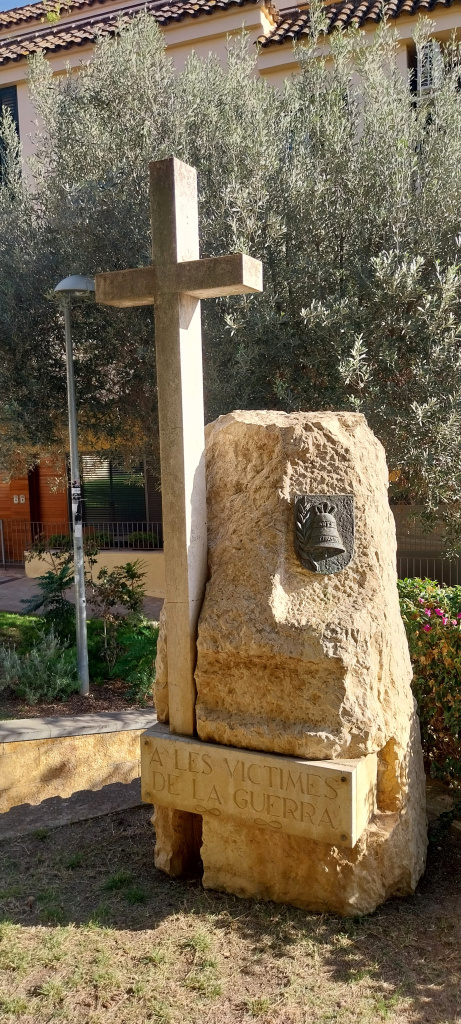 Vista frontal del monument.