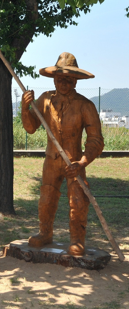Escultura "Remer" de l'artista Michael Tamoszus. Font: Arxiu Municipal de Sant Just Desvern.