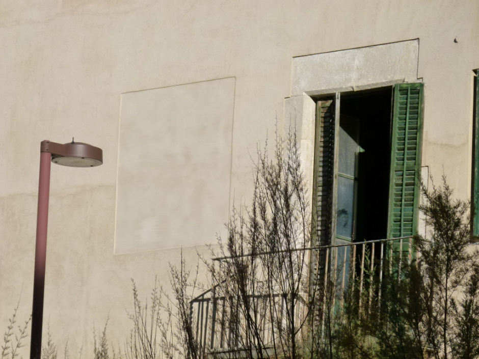 Vista detall de l'espai que ocupava el rellotge.