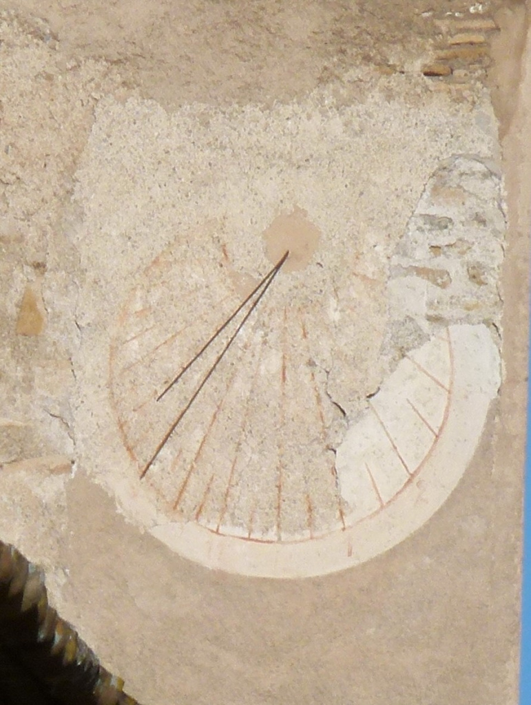 Vista detall del rellotge de sol.