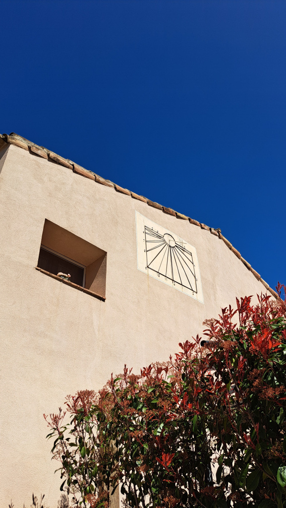 Vista d'ubicació a la façana.