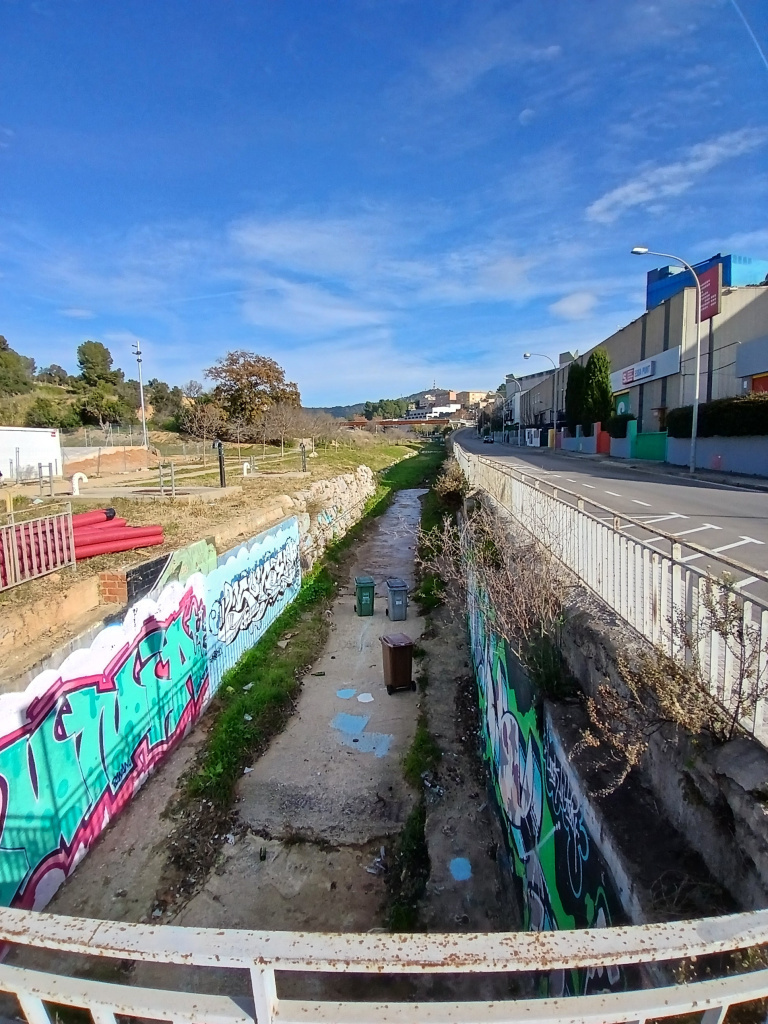 Tram canalitzat de la riera.