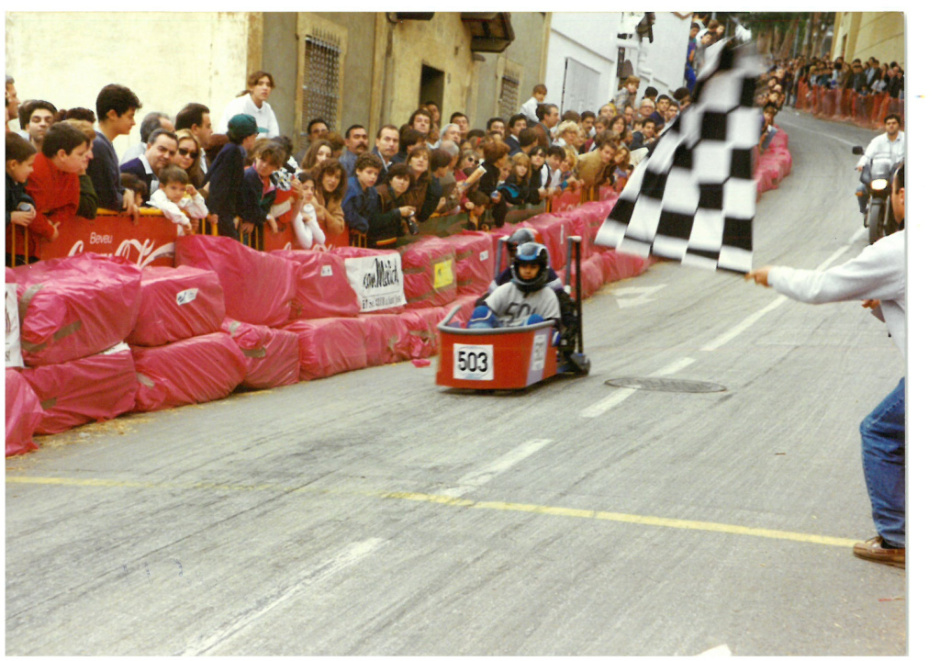 Cursa de Karts de Coixinets de l'any 1995. Font: Arxiu Municipal Sant Just Desvern.