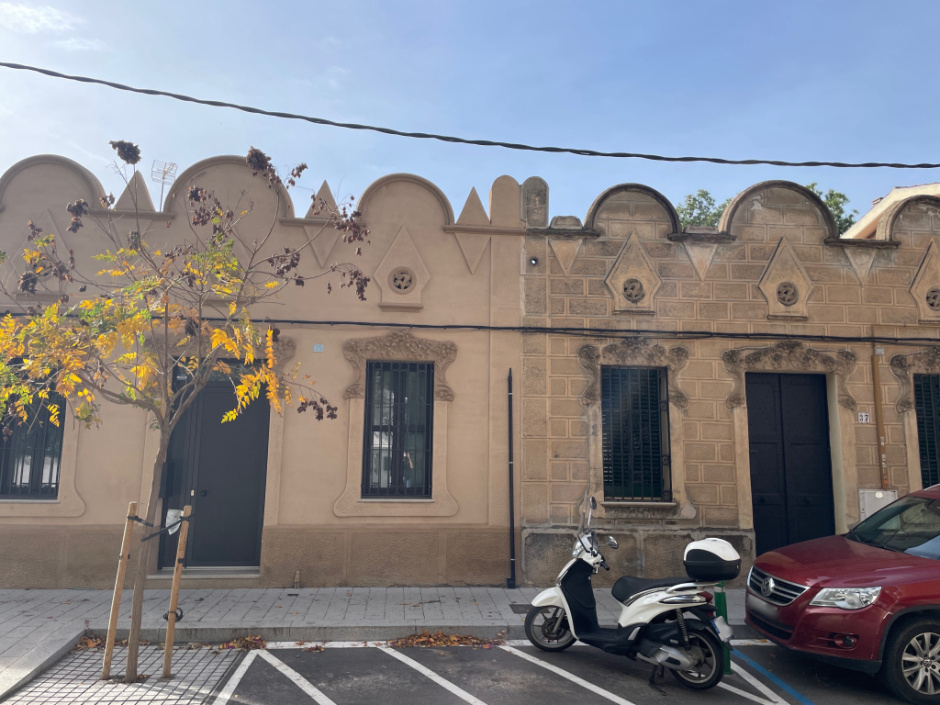 Vista detall de les façanes.