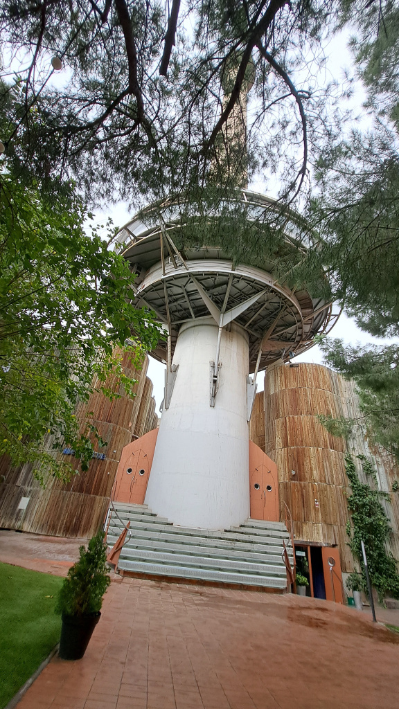 Vista de la part inferior de la xemeneia.