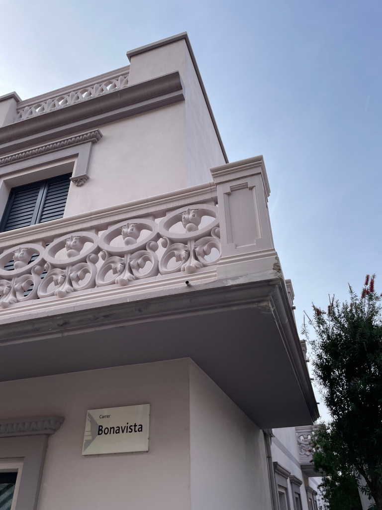 Detall de la barana del balcó.