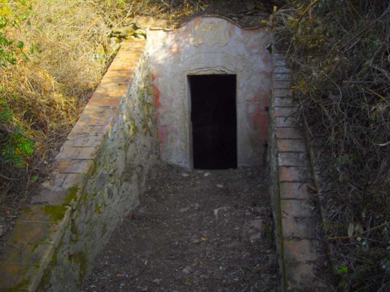 Porta d'accés a l'interior de la mina. (Font: Fes Fonts Fent Fonting).