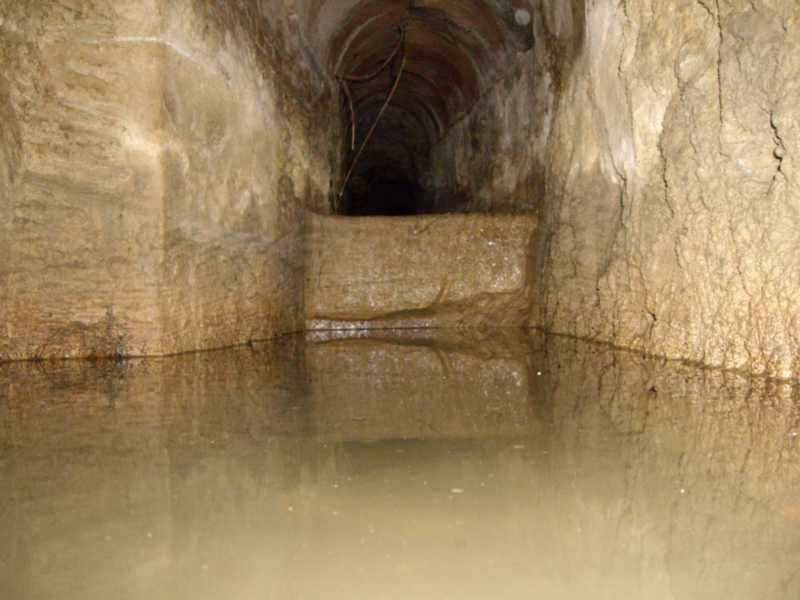 Detall de l'interior de la galeria de la mina. (Font: Fes Fonts Fent Fonting).